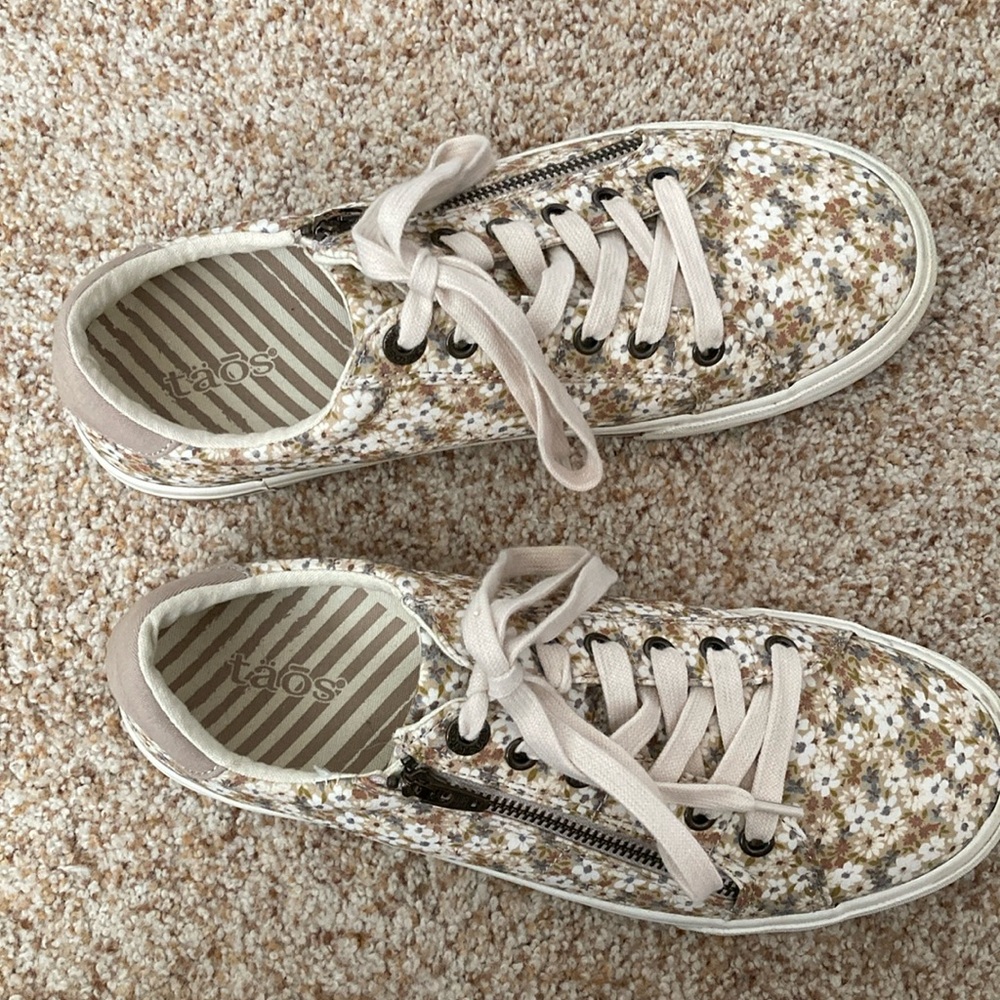 Taos Footwear Cream and Tan Sneakers with Floral Design